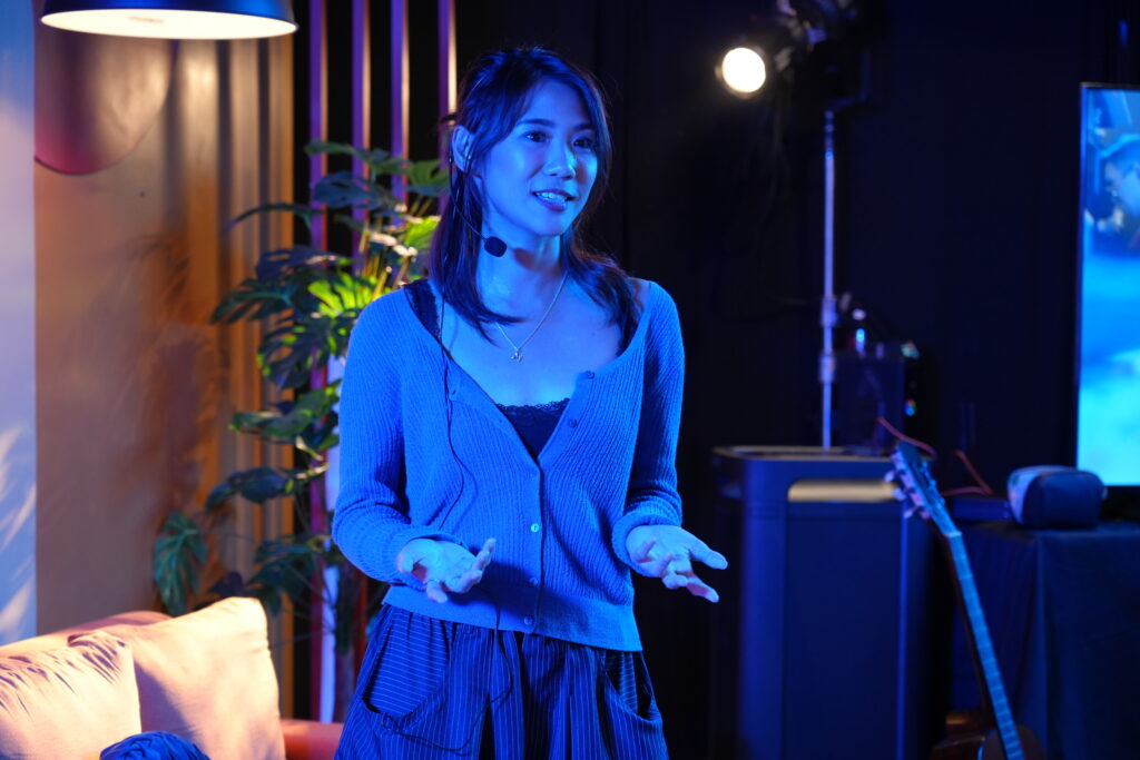Miki Labarda leading the attendees in her Cinevlog Zone