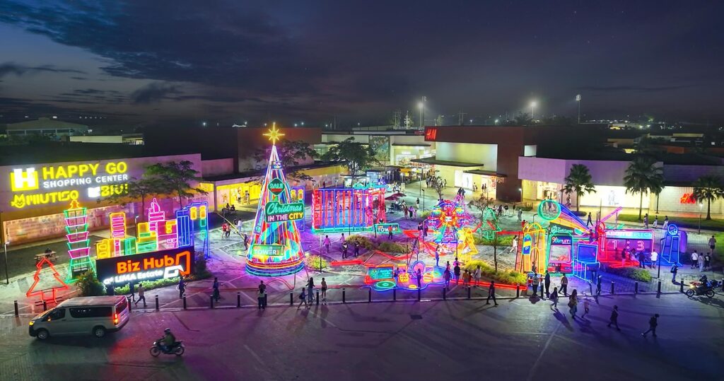 Shoppers explore The Outlets @LIMA Estate, the first and largest outdoor lifestyle mall in South Luzon