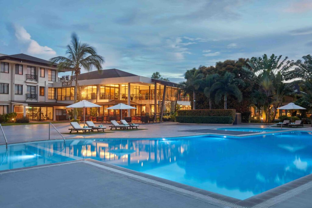 Holiday Inn and Suites Batangas Limapark is the first international and only 4-star hotel in the province of Batangas