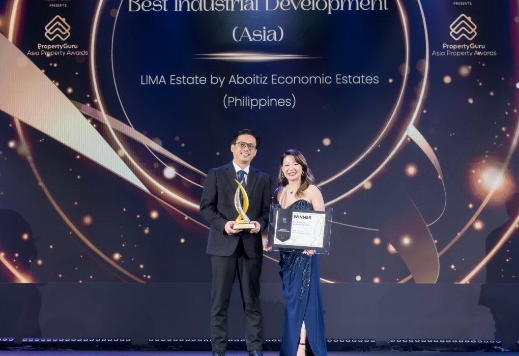 Roylan Ocampo, Senior Assistant Vice President for Planning and Construction, Aboitiz Economic Estates; and Cyndy Tan Jarabata, President of TAJARA Hospitality Group and Chairperson of the Panel of Judges for the PropertyGuru Philippine Property Awards.