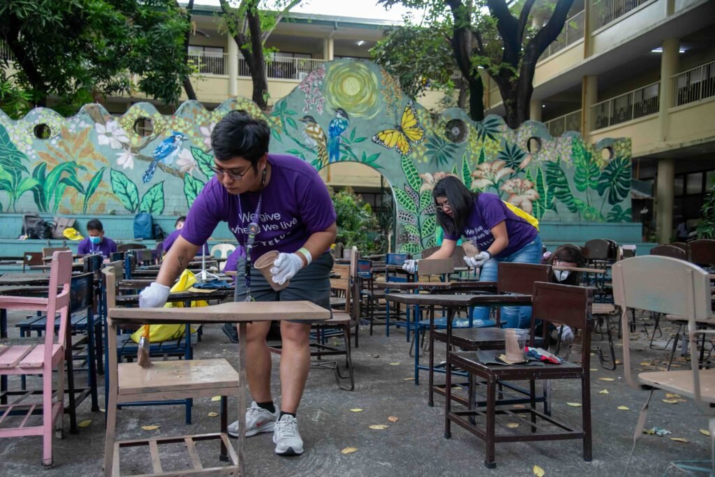 In the spirit of bayanihan, more than 1,300 TELUS Digital Philippines volunteers came together to help prepare Jacinto Zamora Elementary School for the new school year through classroom repainting, chair refurbishment, wall repairs, and shared space improvements across the campus.