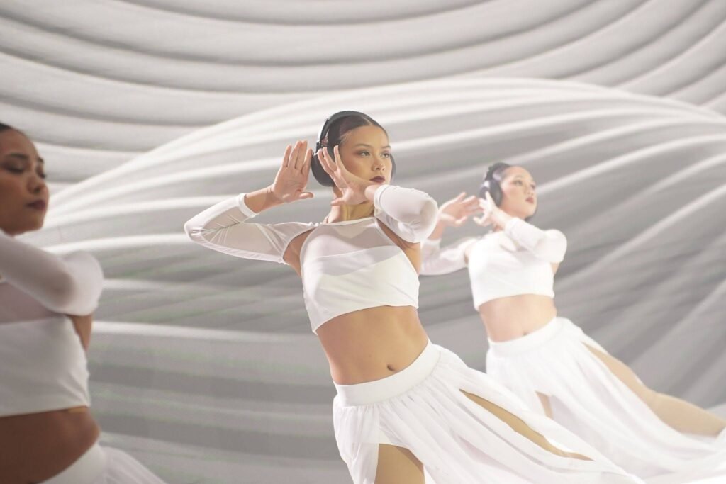 The evening opened with a dramatic ballet-led product reveal, unveiling 1000X THE COLLEXION against a backdrop of movement, music, and visual storytelling. Guests were then welcomed by Sony executives, including Shuhei Sugihara, President and Managing Director of Sony Philippines, and Kentaro Imamura, Sony Philippines’ Marketing Director, who shared the vision behind the new product and Sony’s continuing commitment to delivering elevated listing experiences. 
